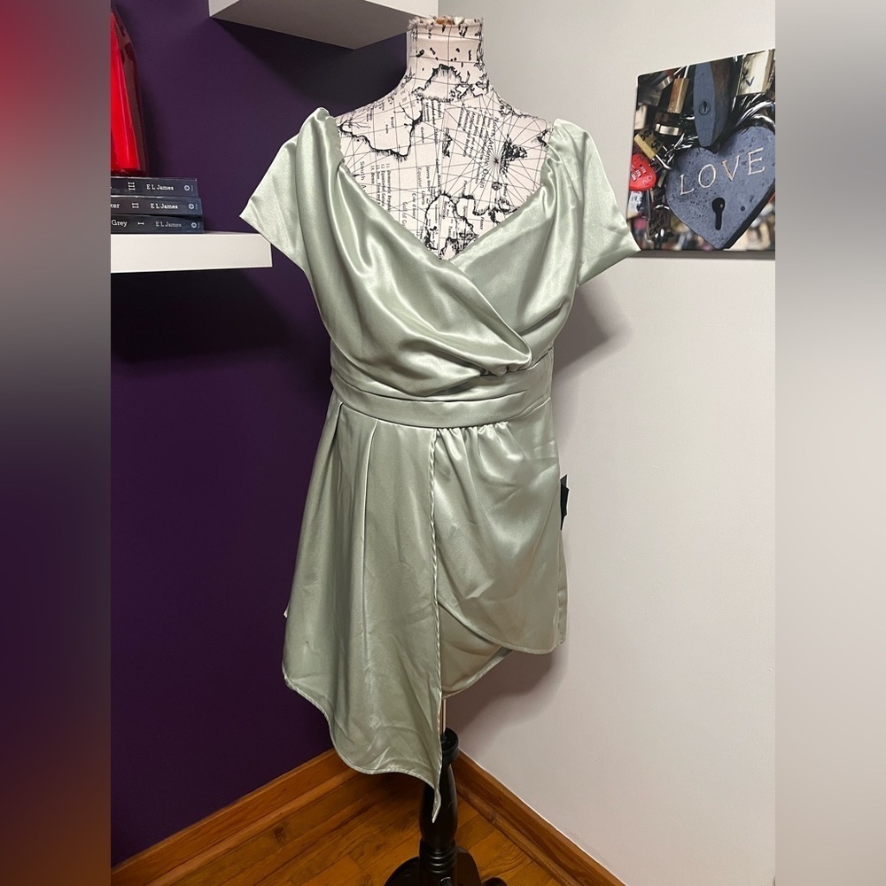 Lulus NWT Sage Colored Short Sleeve Dress